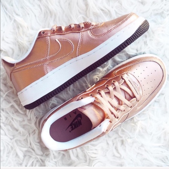 NWT Nike Air Force 1 Rose Gold - Picture 2 of 8